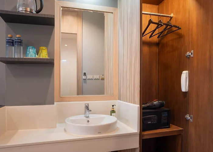 Icheck Silom 3*